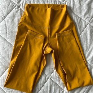 Women’s leggings high waisted mustard yellow.